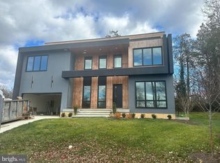 8313 Syracuse Cir, Vienna, VA 22180