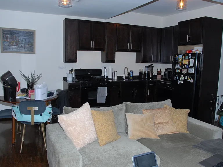 2117 W McLean Ave — Photo 4