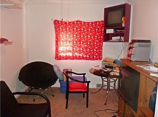 This third bedroom can serve a variety of different purposes.