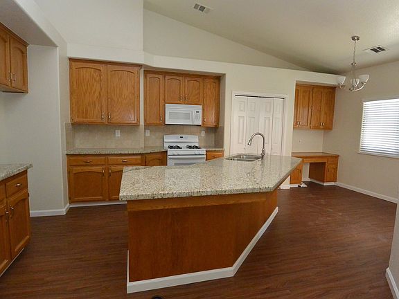 4th image of 2843 S Covington Ct