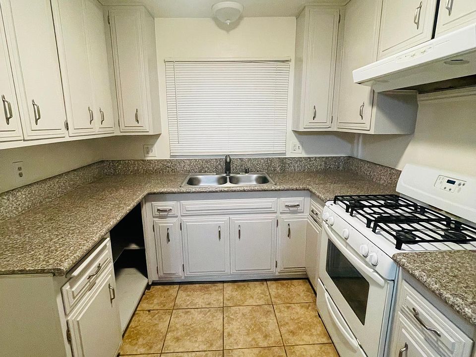 2nd image of 43275 Hacienda St #C