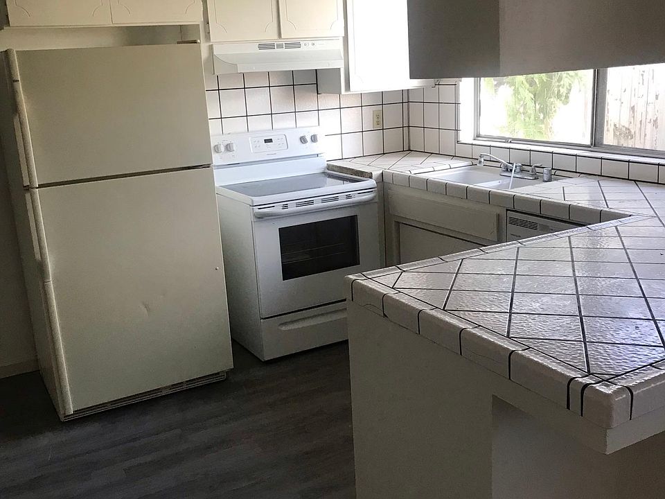 2nd image of 2109 Manzanita Way #B