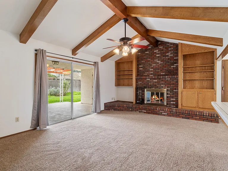 6469 N San Pedro Ave — Photo 8