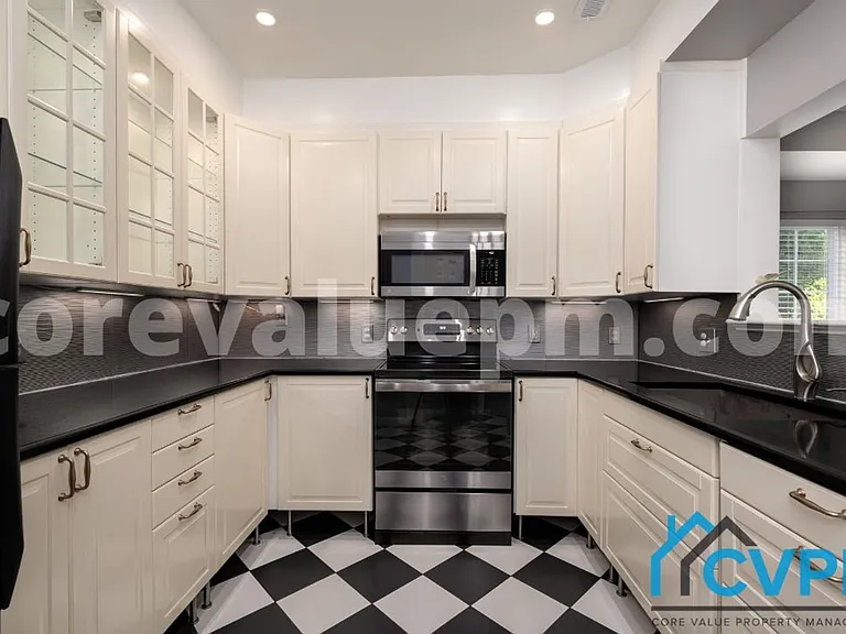 1934 Hackberry Ct — Photo 10