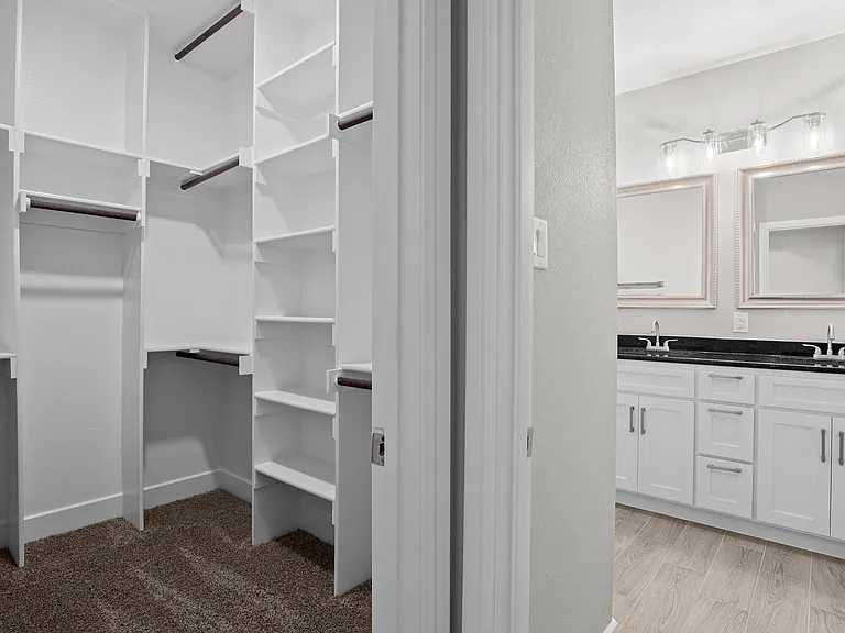 130 W 5th St #B — Photo 14