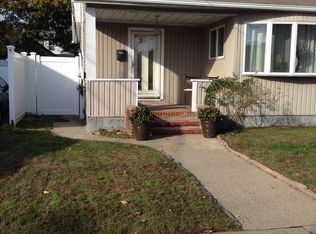811 Stanton Ave, Baldwin, NY 11510