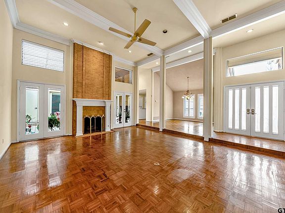 4th image of 817 Woodhall Ct