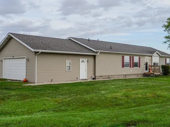 319 N Letcher St, Chenoa, IL 61726