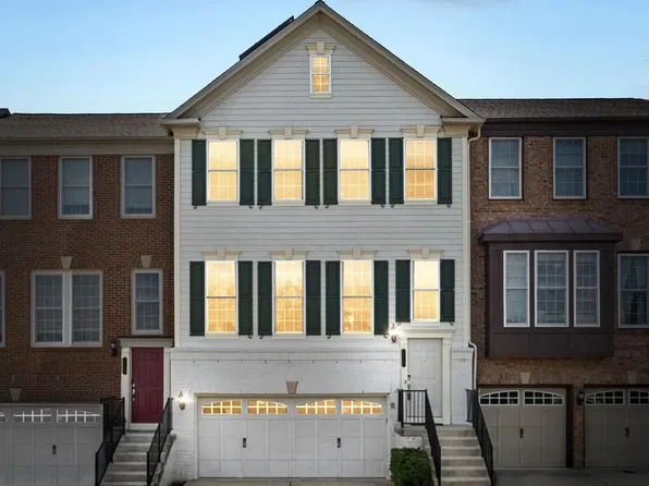 126 Great Laurel Sq SE, Leesburg, VA 20175
