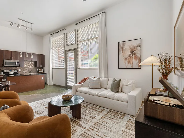 Elle West Ave — Photo 9