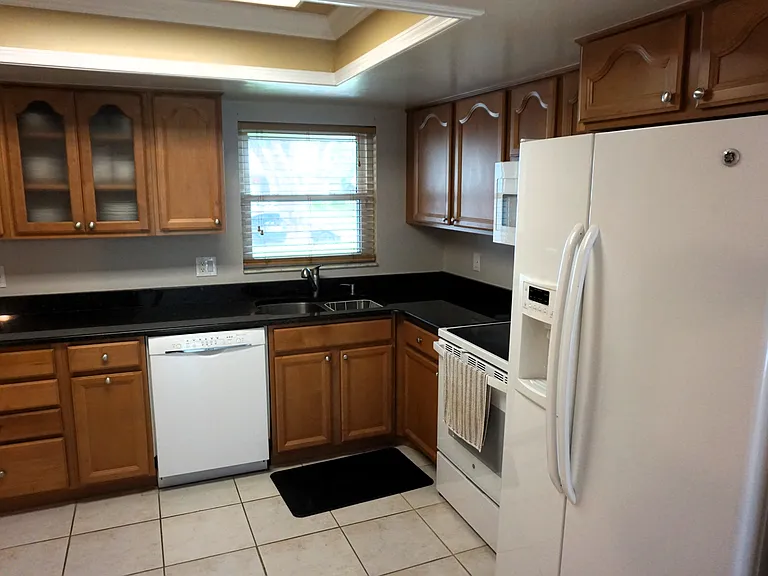 10603 Leafy Way — Photo 8