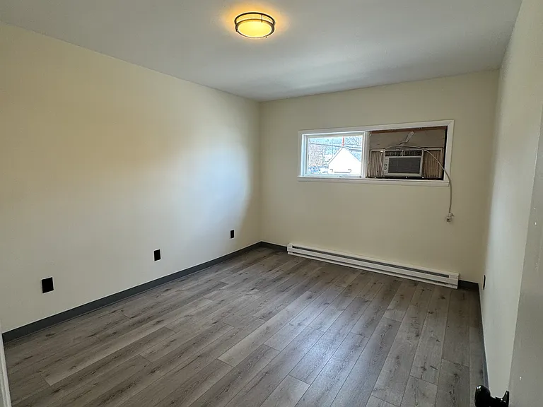 615 3rd St #4 — Photo 5