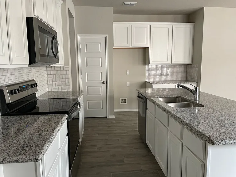 6009 Pitcher Way — Photo 8