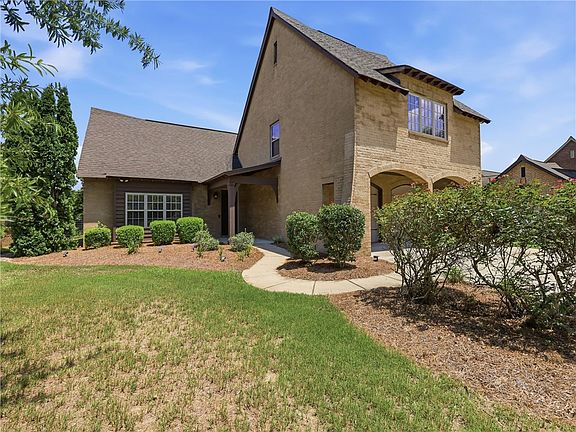3rd image of 2615 Mimms Ln
