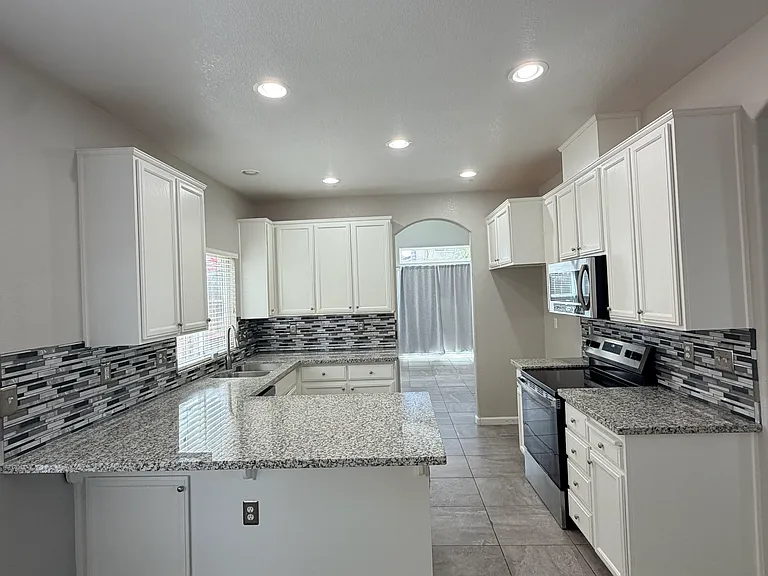 3920 Mountain View Rd — Photo 3