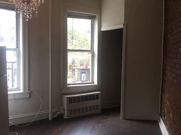3rd image of 65 Carmine St APT B4