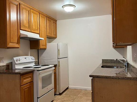 4th image of 2451 Middlefield Rd APT 9