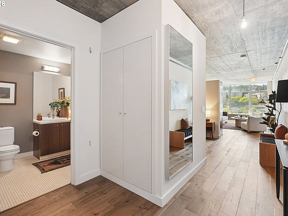 4th image of 1926 W Burnside St Unit 1210