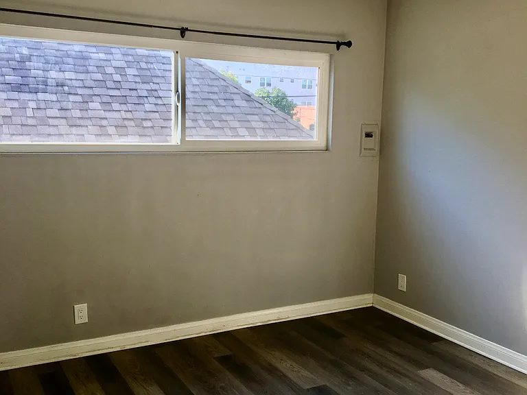 320 E 25th St #6 — Photo 5