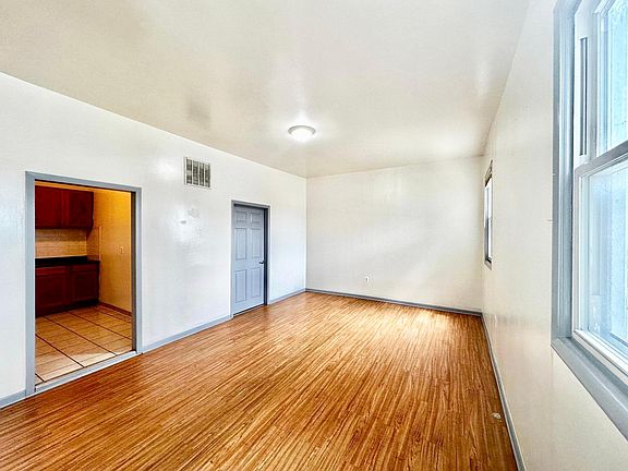 3rd image of 4948 W Dickens Ave #1F