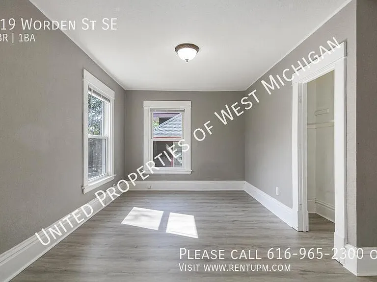 919 Worden St SE — Photo 8