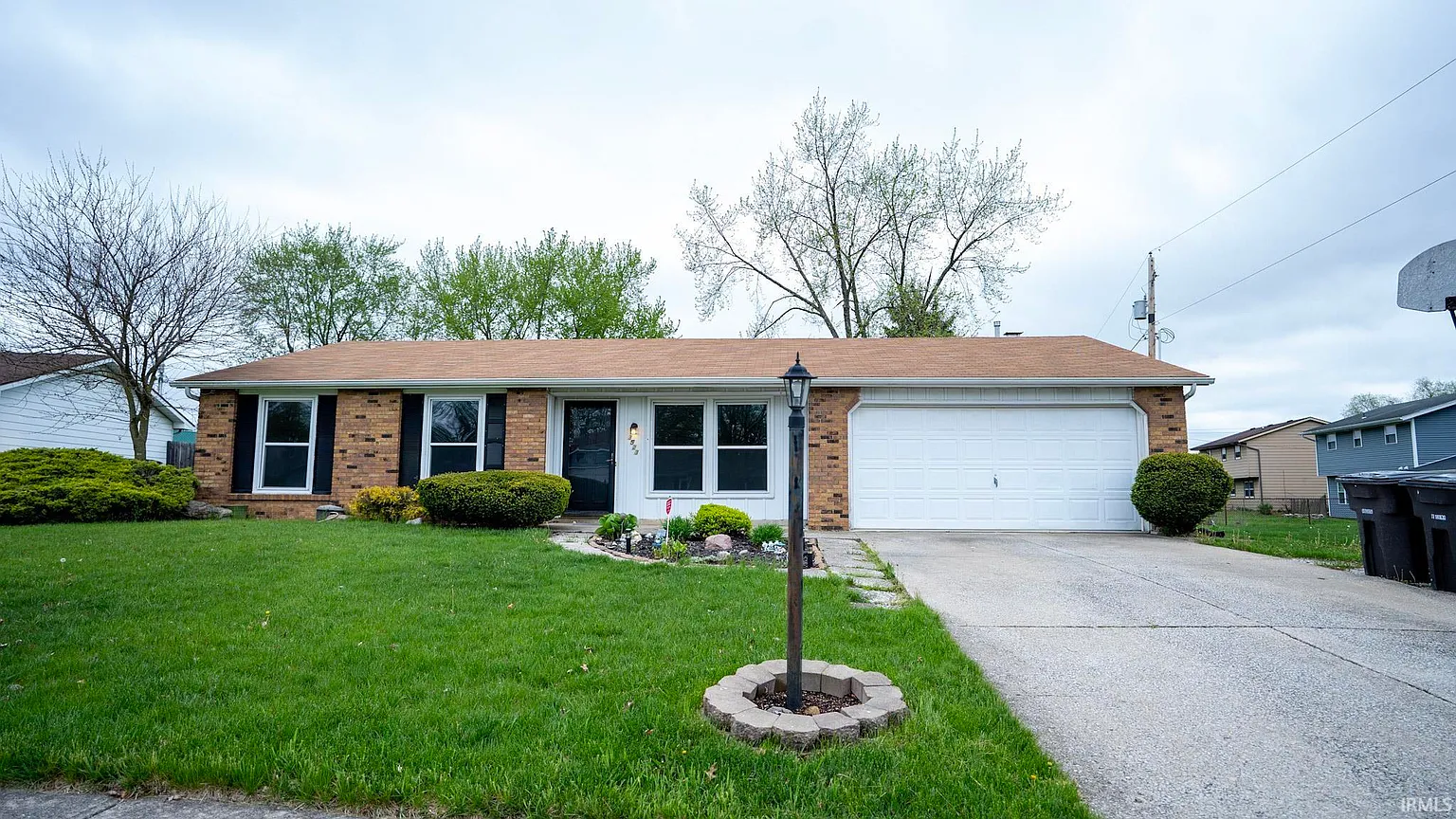 3523 Debeney Dr photo 1