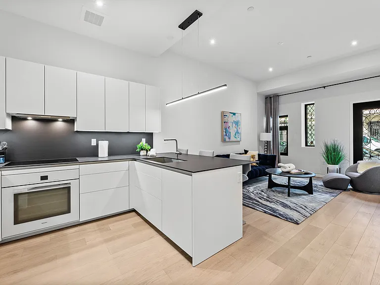 324 W 108th St #11 — Photo 5