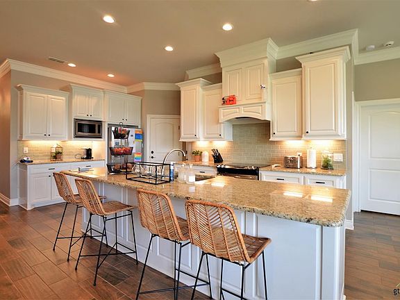 5th image of 837 Greenwood Cir