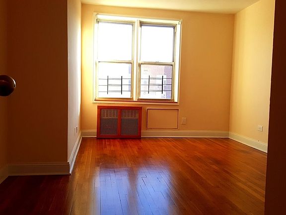 5th image of 14210 Roosevelt Ave APT 506