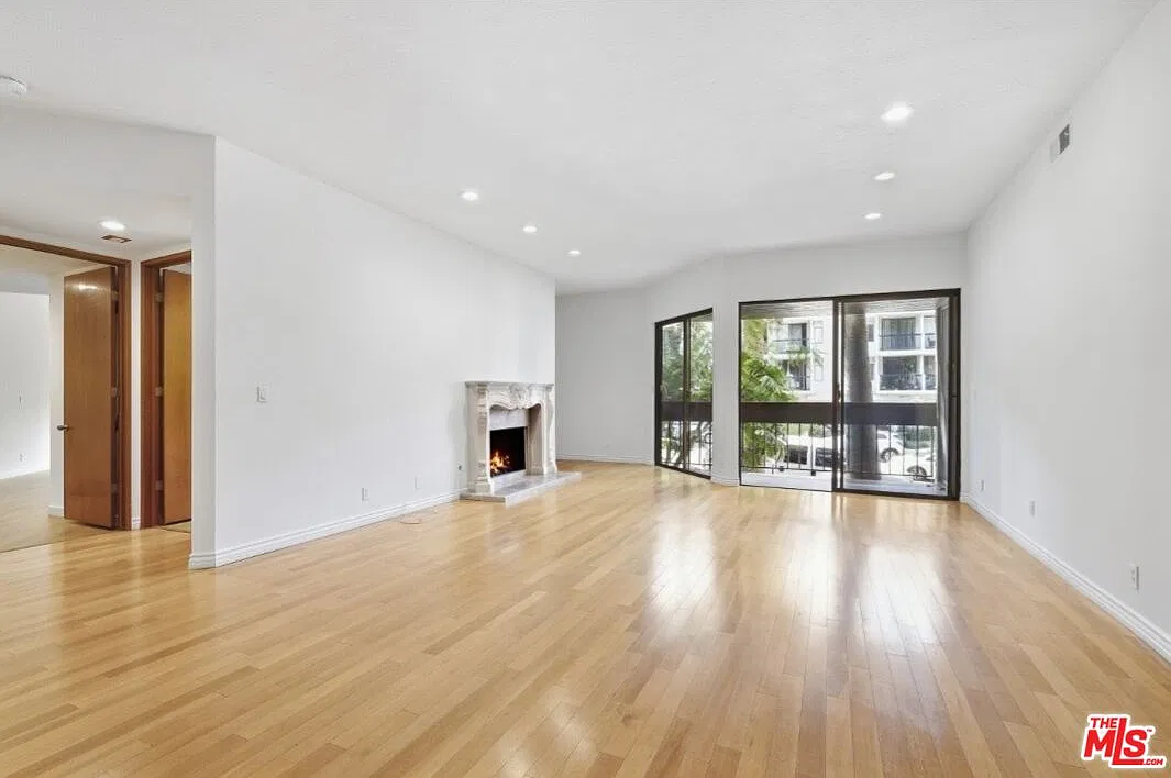 2 bed, 3.0 bath, 2045 sqft, $5,900 — Photo 2