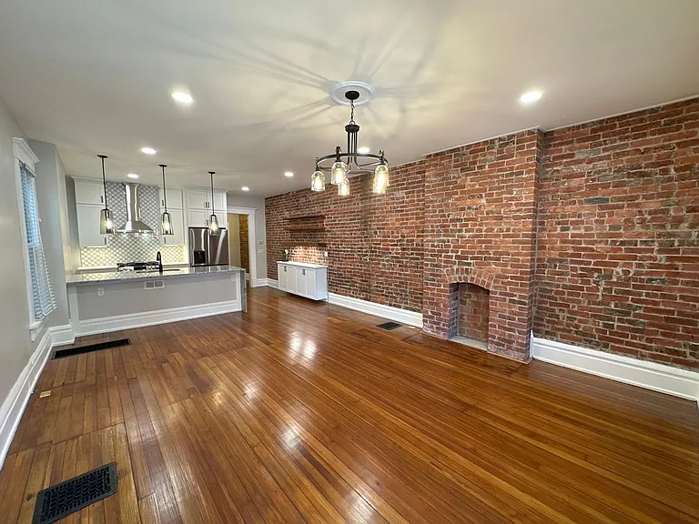 Dennison Ave 866-868 CR — Photo 4