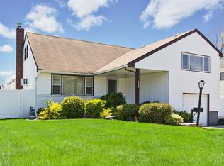 4088 Alken Ave, Seaford, NY 11783