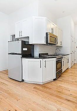 2nd image of 211 W 53rd St APT 5C
