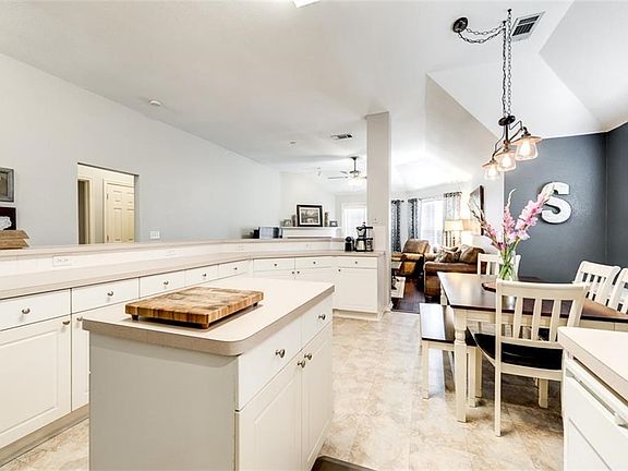4th image of 409 Belmont Ct