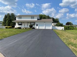 6226 Kenlaren Cir, North Syracuse, NY 13212