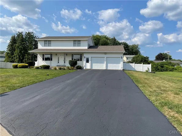 6226 Kenlaren Cir, North Syracuse, NY 13212