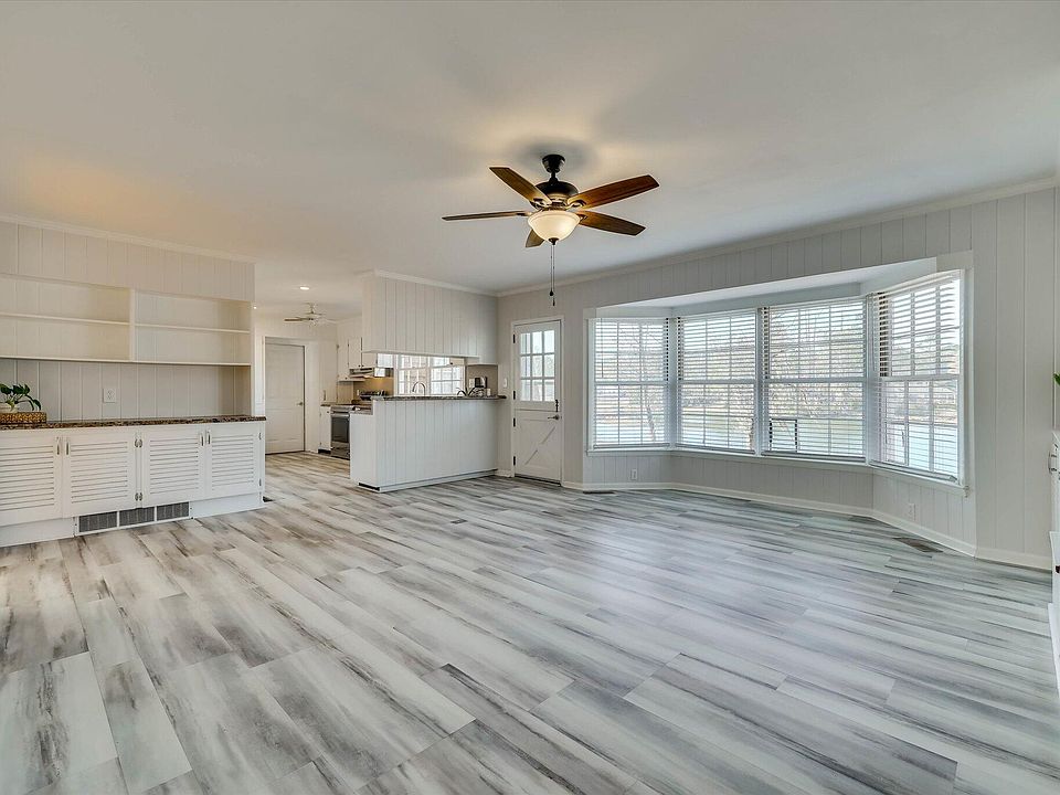 11th image of 134 Lake Bluff Drive