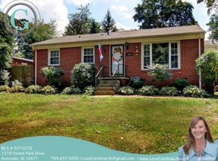 1318 Forest Park Dr, Statesville, NC 28677