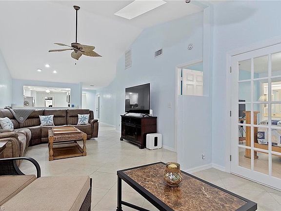 3rd image of 101 Fox Glen DR #6-4