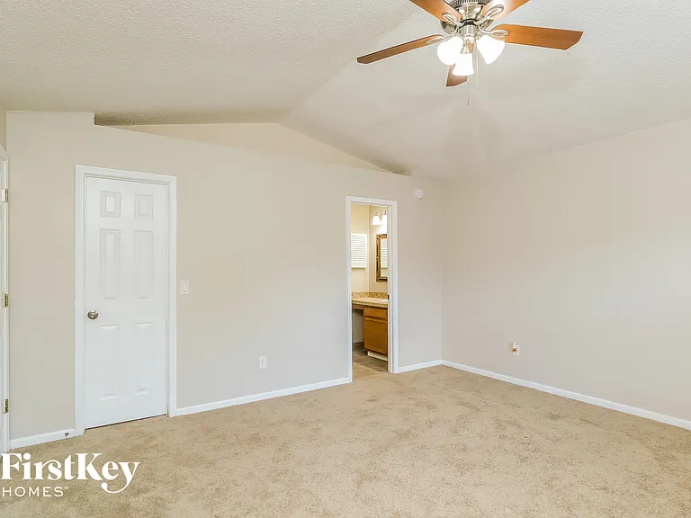3021 Caroline Crest Dr E — Photo 8