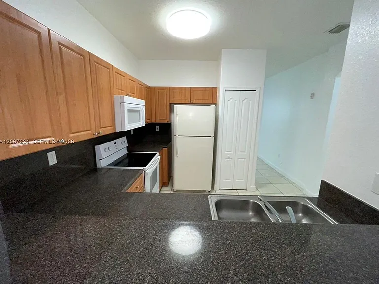 1535 SE 26th St #104 — Photo 7