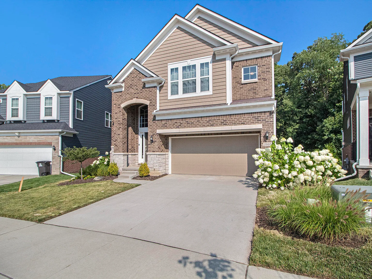 4 bed, 2.5 bath, 2847 sqft, $3,700 — Photo 2