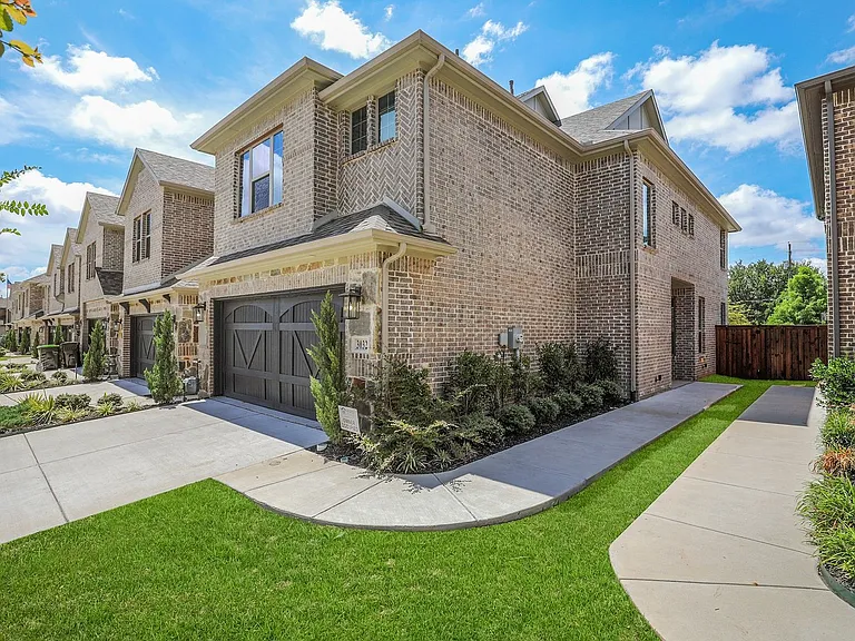 3032 Galveston St — Photo 4