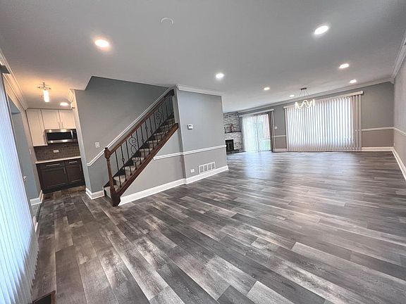 4th image of 1618 N Windsor Dr