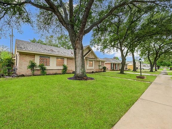 3rd image of 12327 Lima Dr