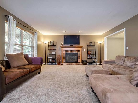 4th image of 583 Moss Oak Ave