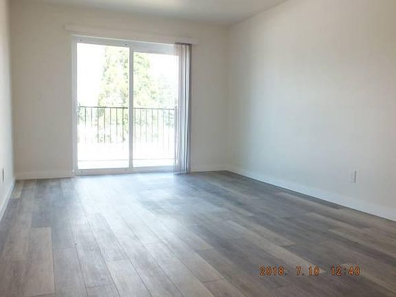 4th image of 12544 15th Ave NE APT 208