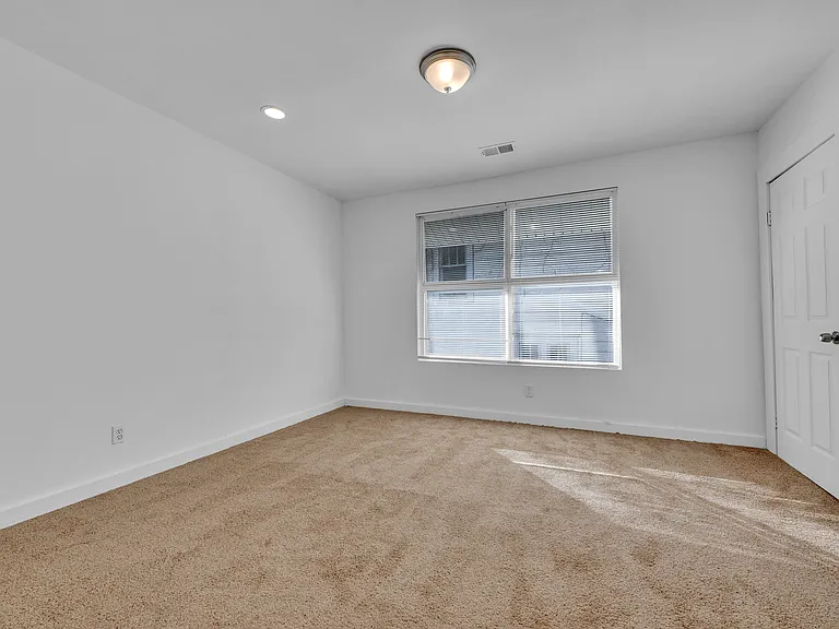2348 Court R — Photo 28