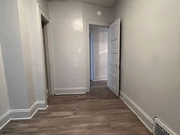 5th image of 4008 Ardmore Ave