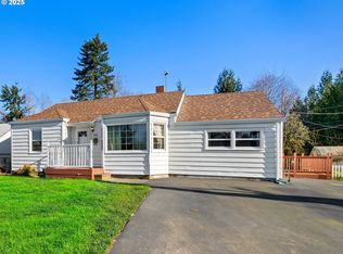 135 Cedar Ln, Wood Village, OR